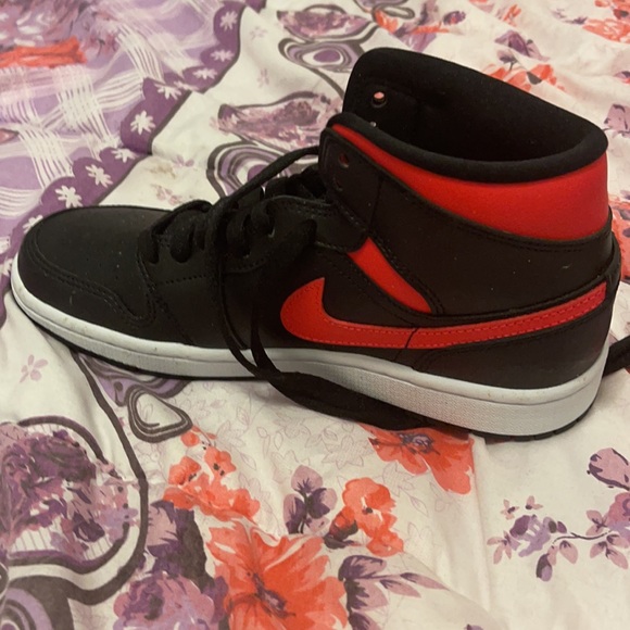 Jordan 1s Mid “ Siren Red “ - Picture 5 of 5